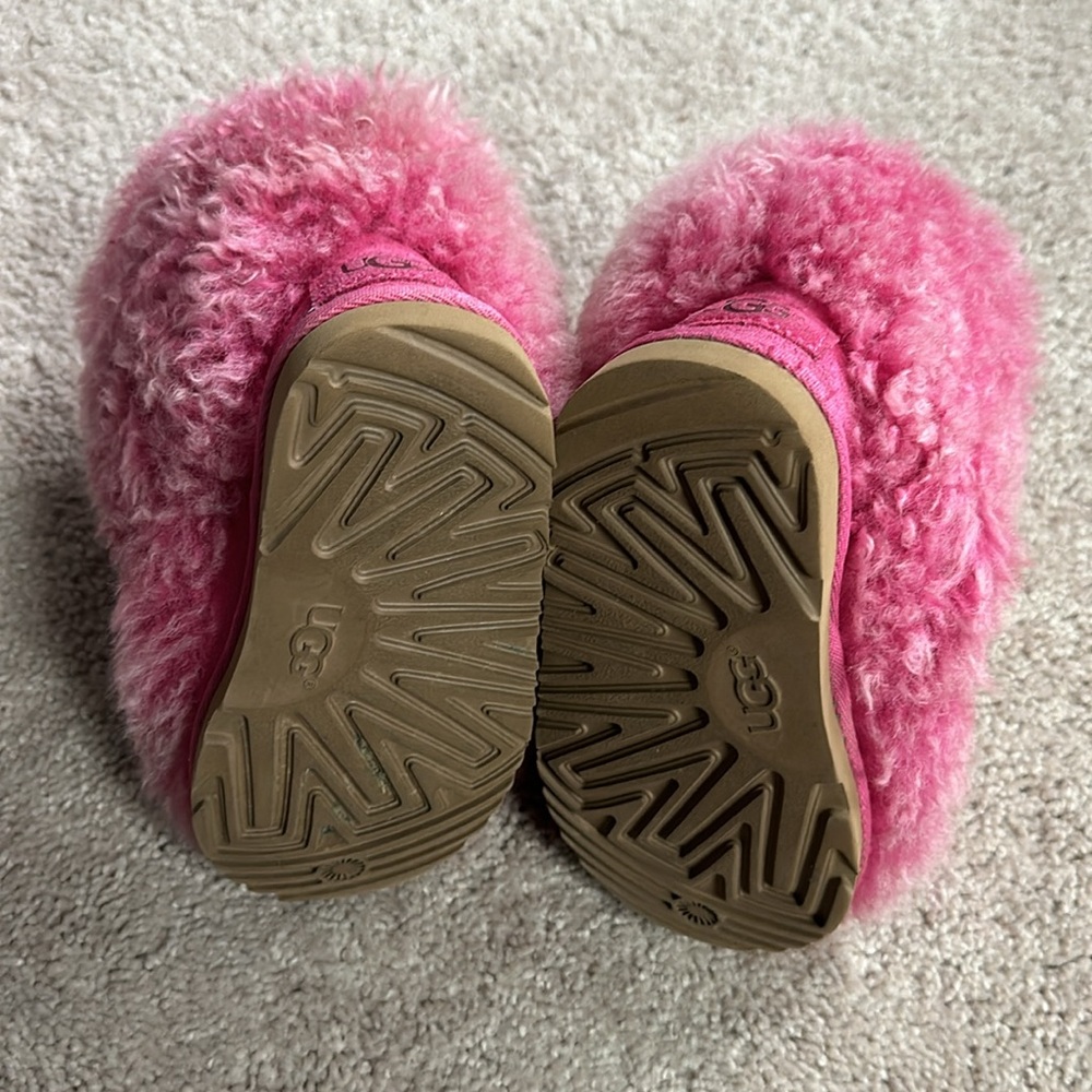 Pink uggs - Picture 2 of 3